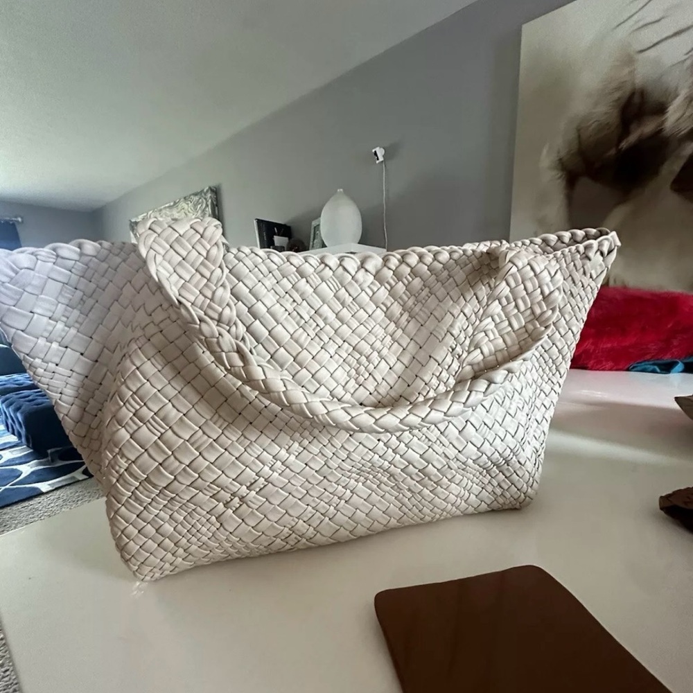 Falor cream large snap closer leather purse